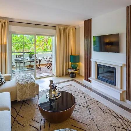 Apartment Next To Puente Newly Done Modern Style 5 Star Luxury