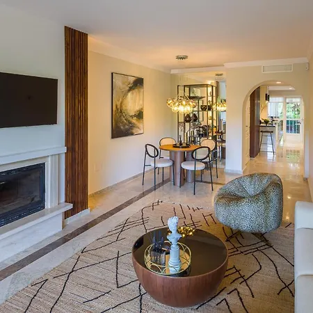 Apartment Next To Puente Newly Done Modern Style 5 Star Luxury